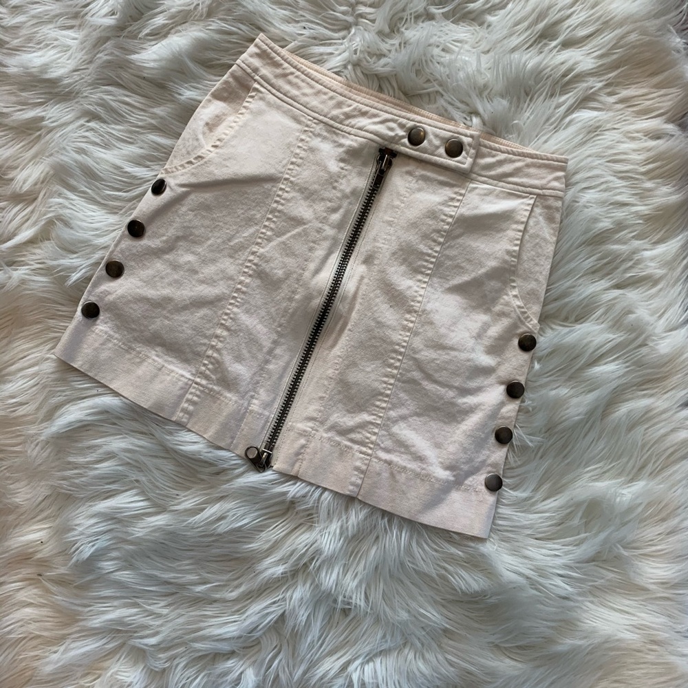Bebe Cream skirt